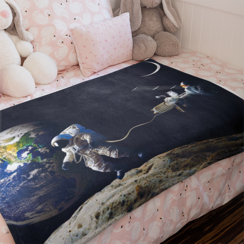 Ulticool - Deken - Astronaut boven Aarde Planeten Heelal - Kinderkamer Babykamer - Zacht Fleece Flanel - 150x100 cm - Plaid - Accessoires - Dekentje Versiering Decoratie Jeugdkamer  Meisje Jongen