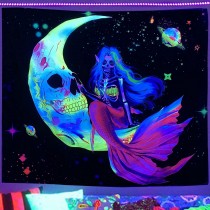 Ulticool - Zeemeermin Maan Skelet Planeten - Glow in the Dark - Blacklight Party Wandkleed Achtergronddoek - 200x150 cm - Backdrop UV Lamp Reactive - Groot wandtapijt - Poster - Fluoriserende Neon Verlichting 