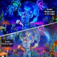 Ulticool - Astronaut Kwallen Jellyfish - Glow in the Dark - Blacklight Party Wandkleed Achtergronddoek - 200x150 cm - Backdrop UV Lamp Reactive - Groot wandtapijt - Poster - Neon Verlichting 